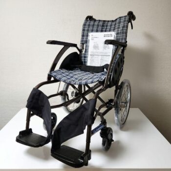 カワムラサイクル　介助用　車椅子　ノーパンクタイヤ　WAVIT　WA16-40S