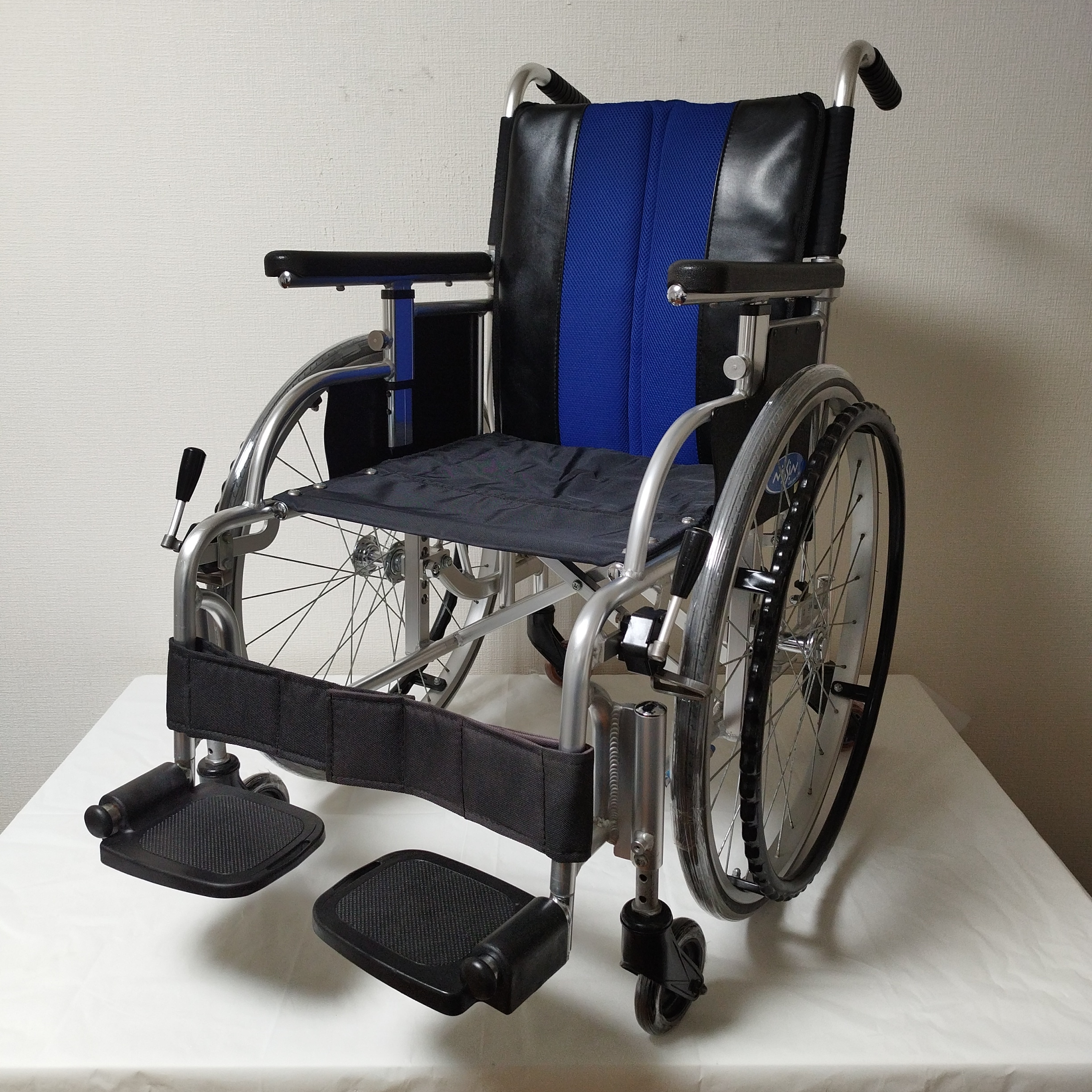 日進医療器 自走型 室内用 車椅子 6輪車R | ベストケア