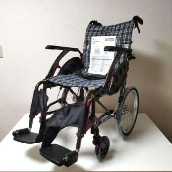 カワムラサイクル　介助用　多機能　ノーパンクタイヤ　次世代型車椅子　WAVIT＋