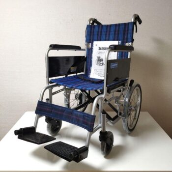 カワムラサイクル　介助用　ノーパンクタイヤ　車椅子　KAJ402SB