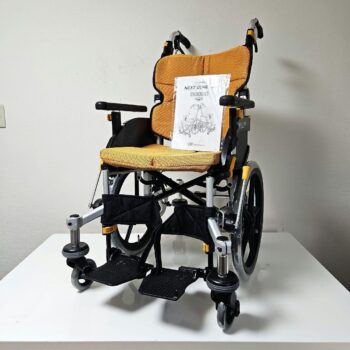 松永製作所　介助用　6輪　多機能　車椅子　NEXT-81B