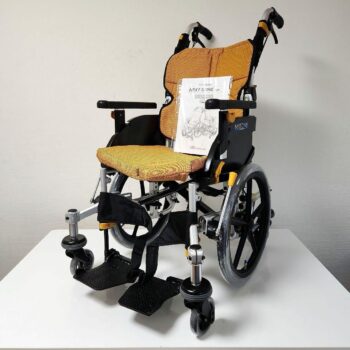松永製作所　介助用　6輪　多機能　車椅子　NEXT-81B
