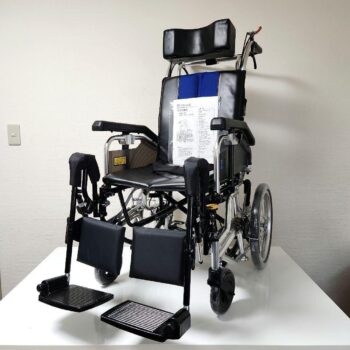 Miki　ティルト＆リクライニング　多機能　タイヤ新品　車椅子　TRC-2